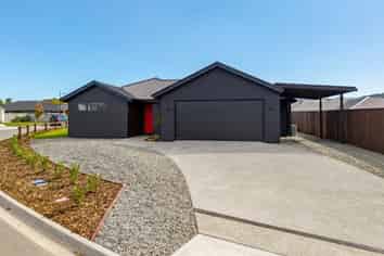 4 Louden Place, Wakefield