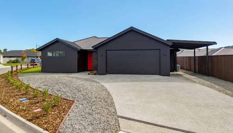 4 Louden Place, Wakefield