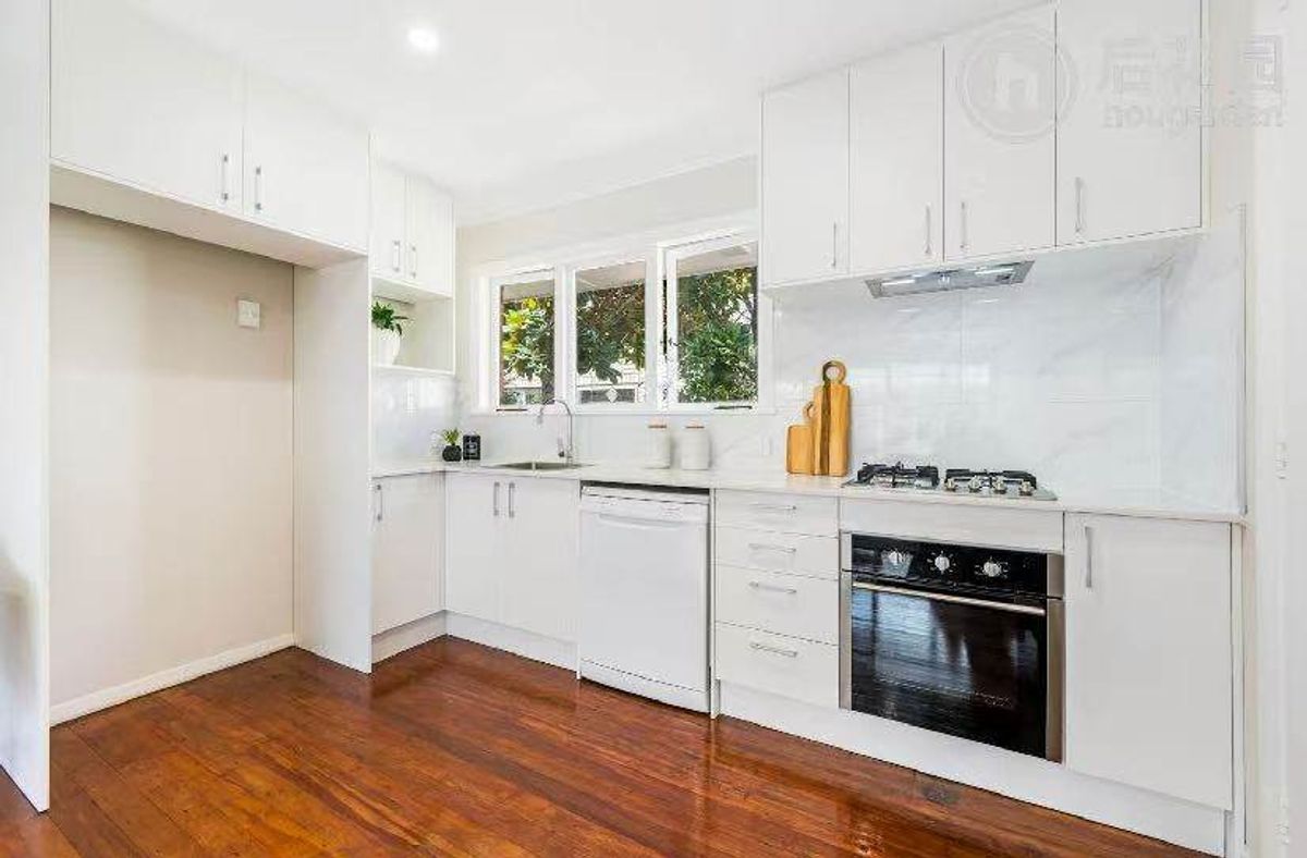 Apartment in Epsom - More