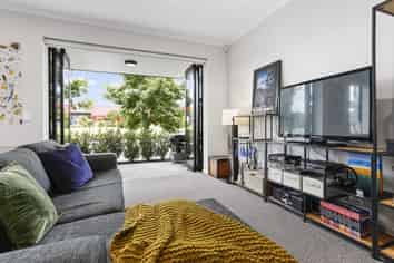 2/7 Uku Lane, Hobsonville