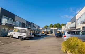 Modern High-Stud Warehouse & Office