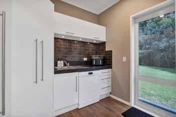 82 Clearview Road, Lepperton