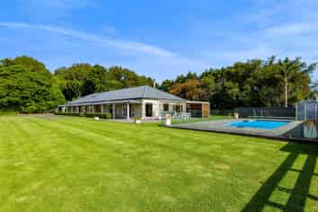 82 Clearview Road, Lepperton