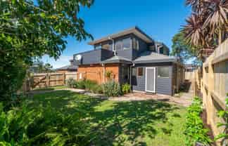 2/14 Raleigh Road, Northcote