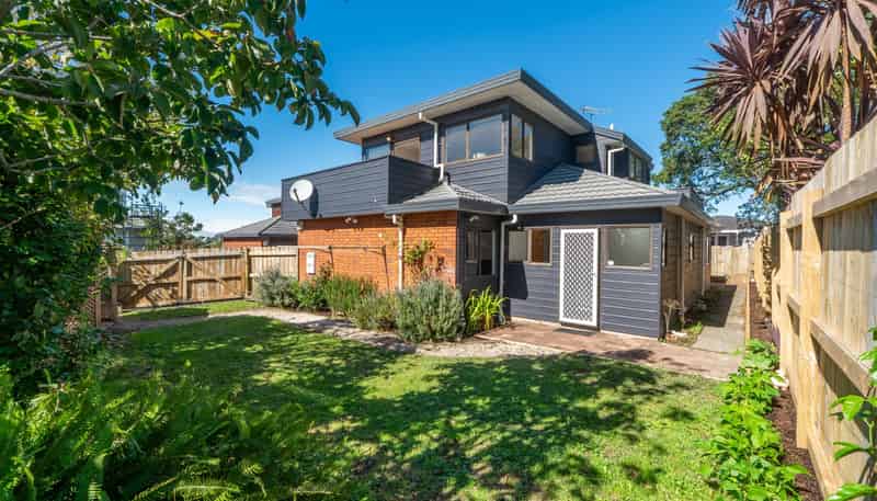 2/14 Raleigh Road, Northcote