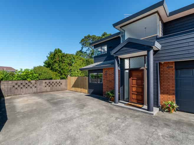 2/14 Raleigh Road, Northcote