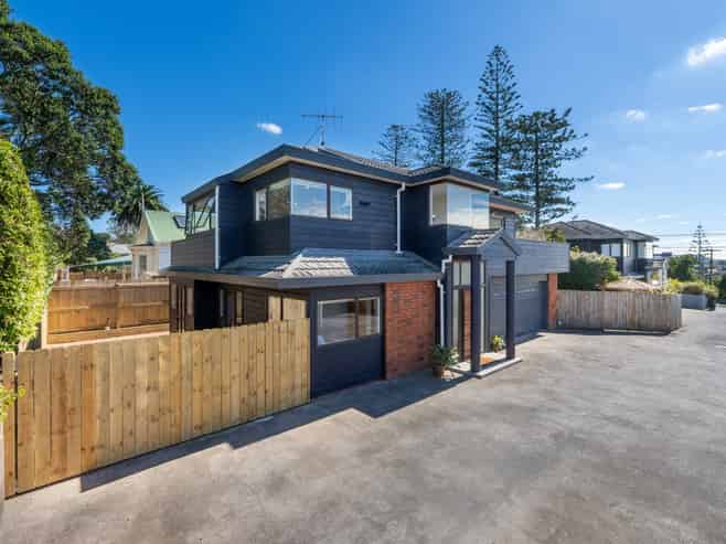 2/14 Raleigh Road, Northcote