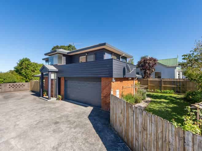 2/14 Raleigh Road, Northcote