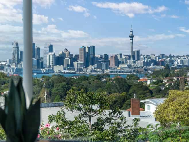 2/14 Raleigh Road, Northcote