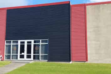 Unbeatable deal - Industrial unit at the Mount