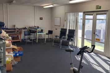 Unbeatable deal - Industrial unit at the Mount