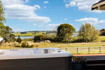 92 Estuary View Road, Waiau Pa