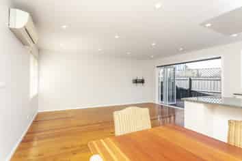 102 Owairaka Avenue, Mount Albert