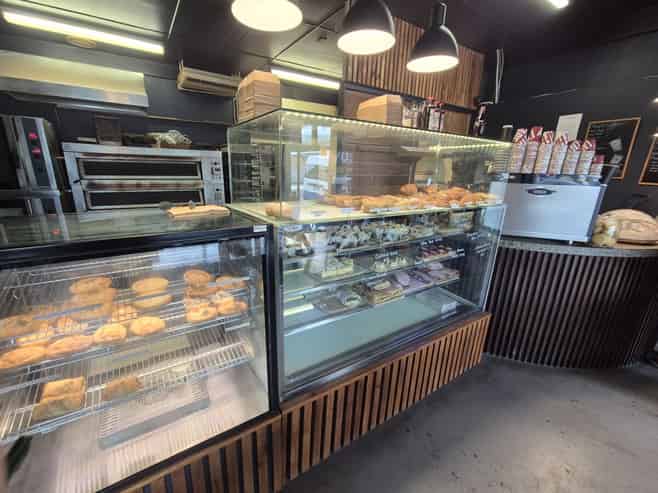 Established Artisan Tenant | Prime Ōtaki Position