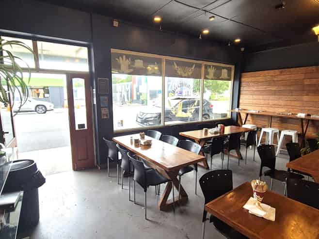 Established Artisan Tenant | Prime Ōtaki Position