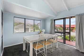 8 Peter Button Place, Johnsonville