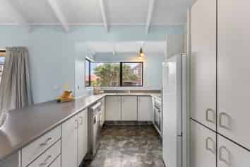 8 Peter Button Place, Johnsonville