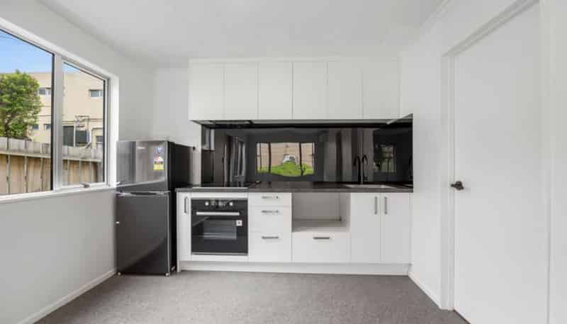 3/4 Longwood Avenue, Mornington