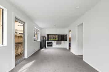 3/4 Longwood Avenue, Mornington