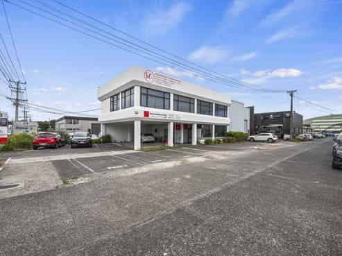 Prime freehold road‑front industrial