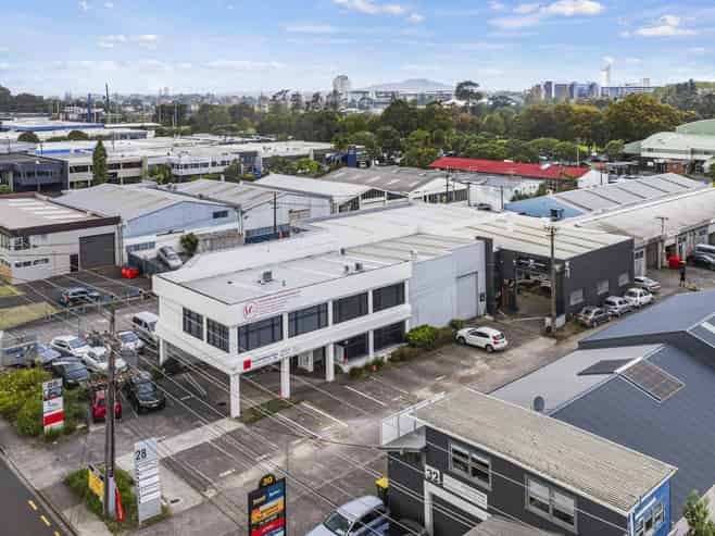 Prime freehold road‑front industrial