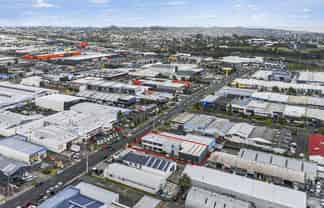 Prime freehold road‑front industrial