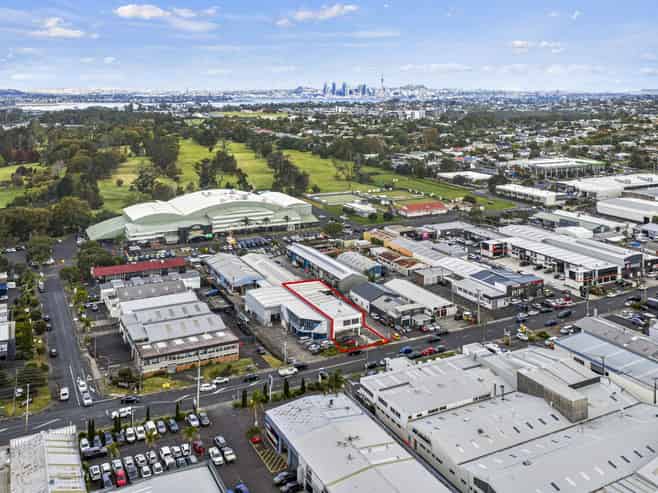 Prime freehold road‑front industrial