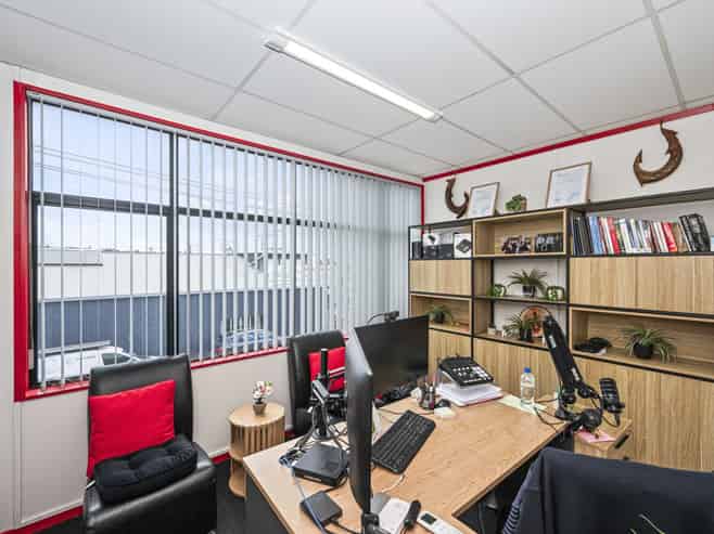 Prime freehold road‑front industrial