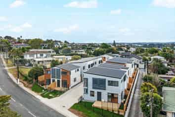 4 & 8/196 Royal Road, Massey