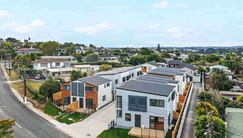 4 & 8/196 Royal Road, Massey