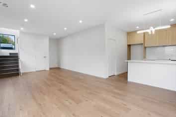 4 & 8/196 Royal Road, Massey