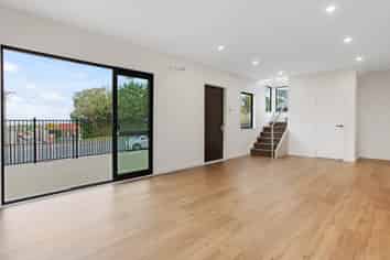 4 & 8/196 Royal Road, Massey