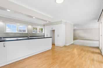 7 Castle Drive, Epsom