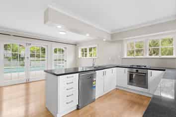 7 Castle Drive, Epsom