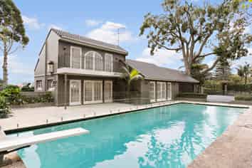 7 Castle Drive, Epsom