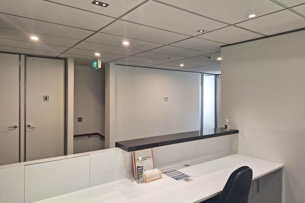 Rare CBD Office + 9 Car Parks - Vista 5