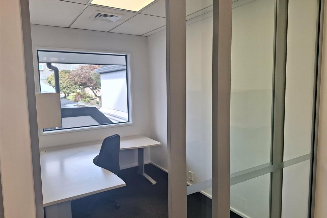 Rare CBD Office + 9 Car Parks - Altro