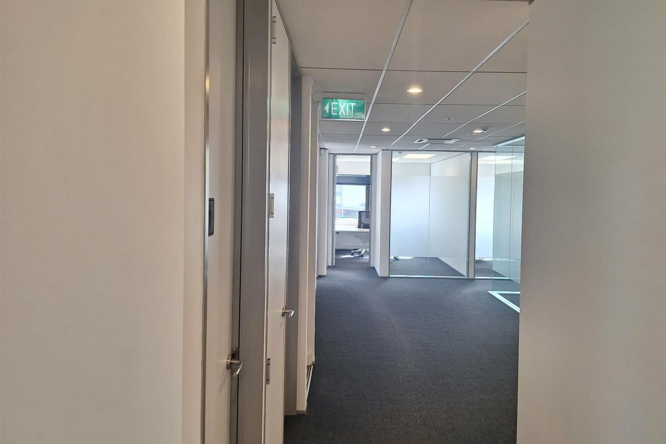 Rare CBD Office + 9 Car Parks - Vista 4