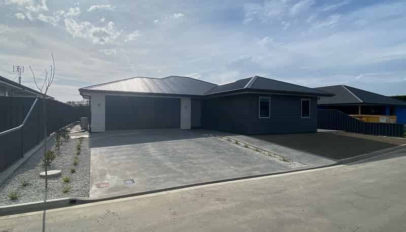 2 Meech Way, Frimley