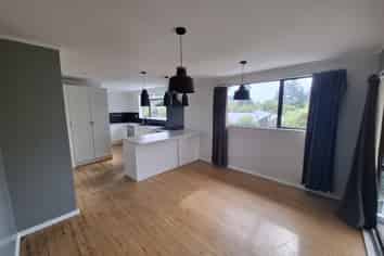 6 John Road, Fairy Springs