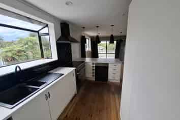 6 John Road, Fairy Springs