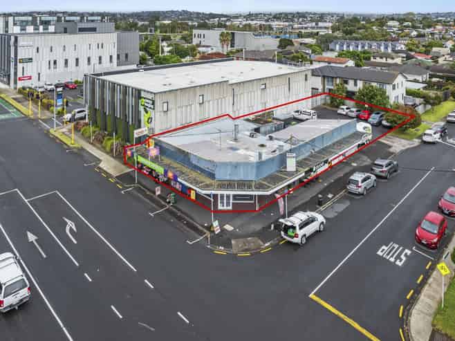 Mixed-use corner site opposite hospital