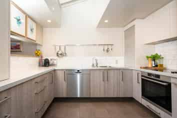 13/32 Hobson Street, Thorndon