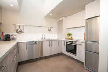 13/32 Hobson Street, Thorndon
