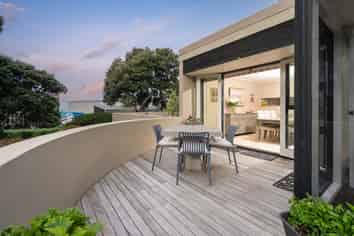 13/32 Hobson Street, Thorndon