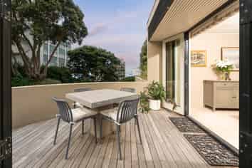 13/32 Hobson Street, Thorndon
