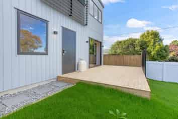 4/196 Royal Road, Massey