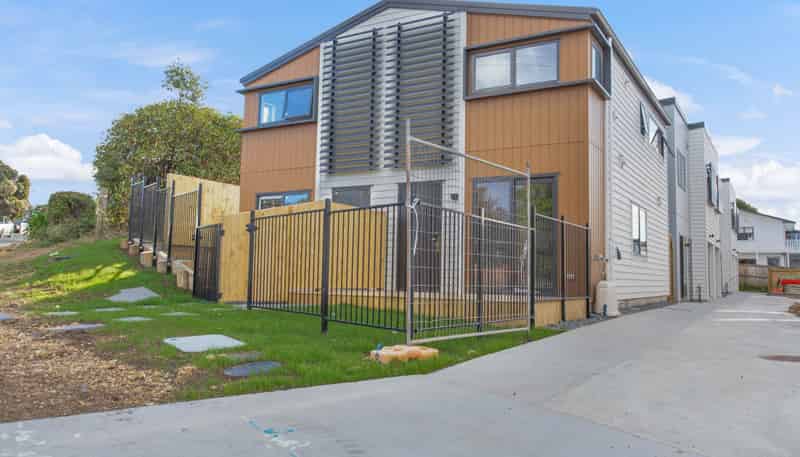 4/196 Royal Road, Massey