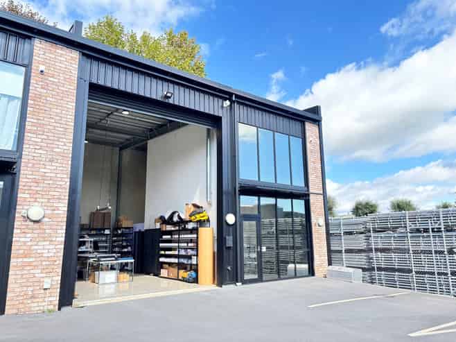 Striking Industrial unit - designed to impress