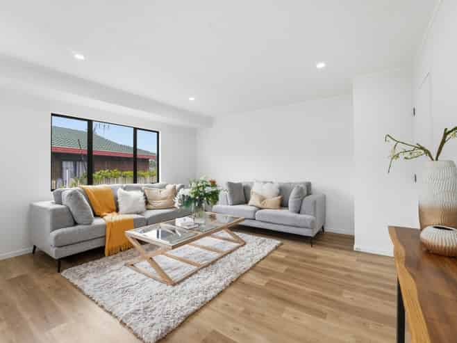 2/68 Meadowood Drive, Unsworth Heights